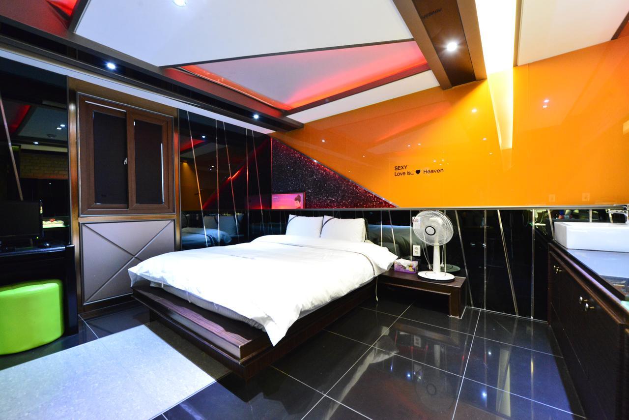 Daegu Piano Motel Екстер'єр фото