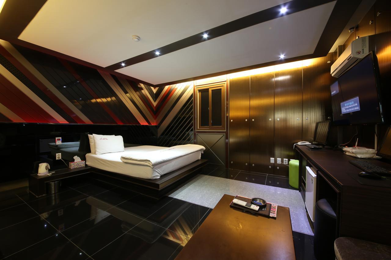 Daegu Piano Motel Екстер'єр фото