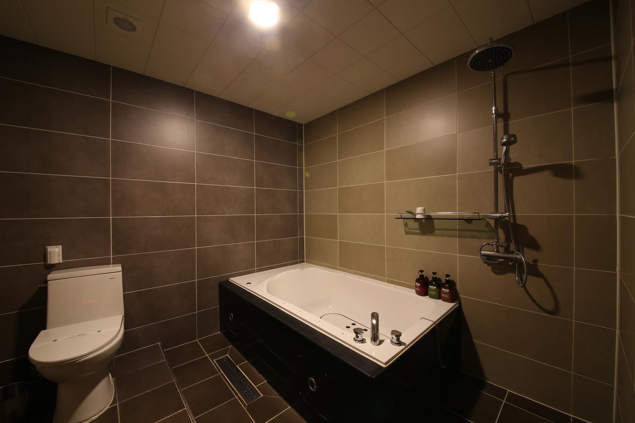 Daegu Piano Motel Екстер'єр фото