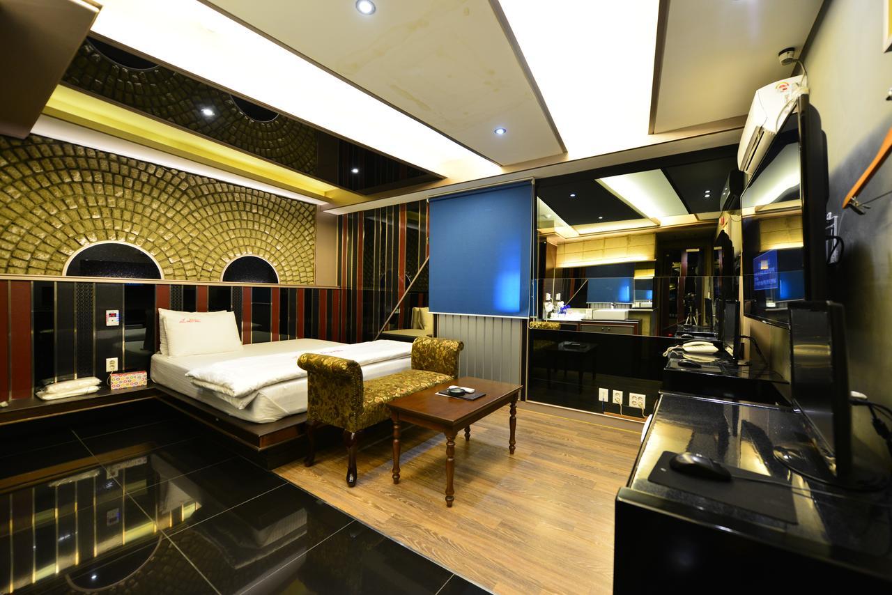 Daegu Piano Motel Екстер'єр фото