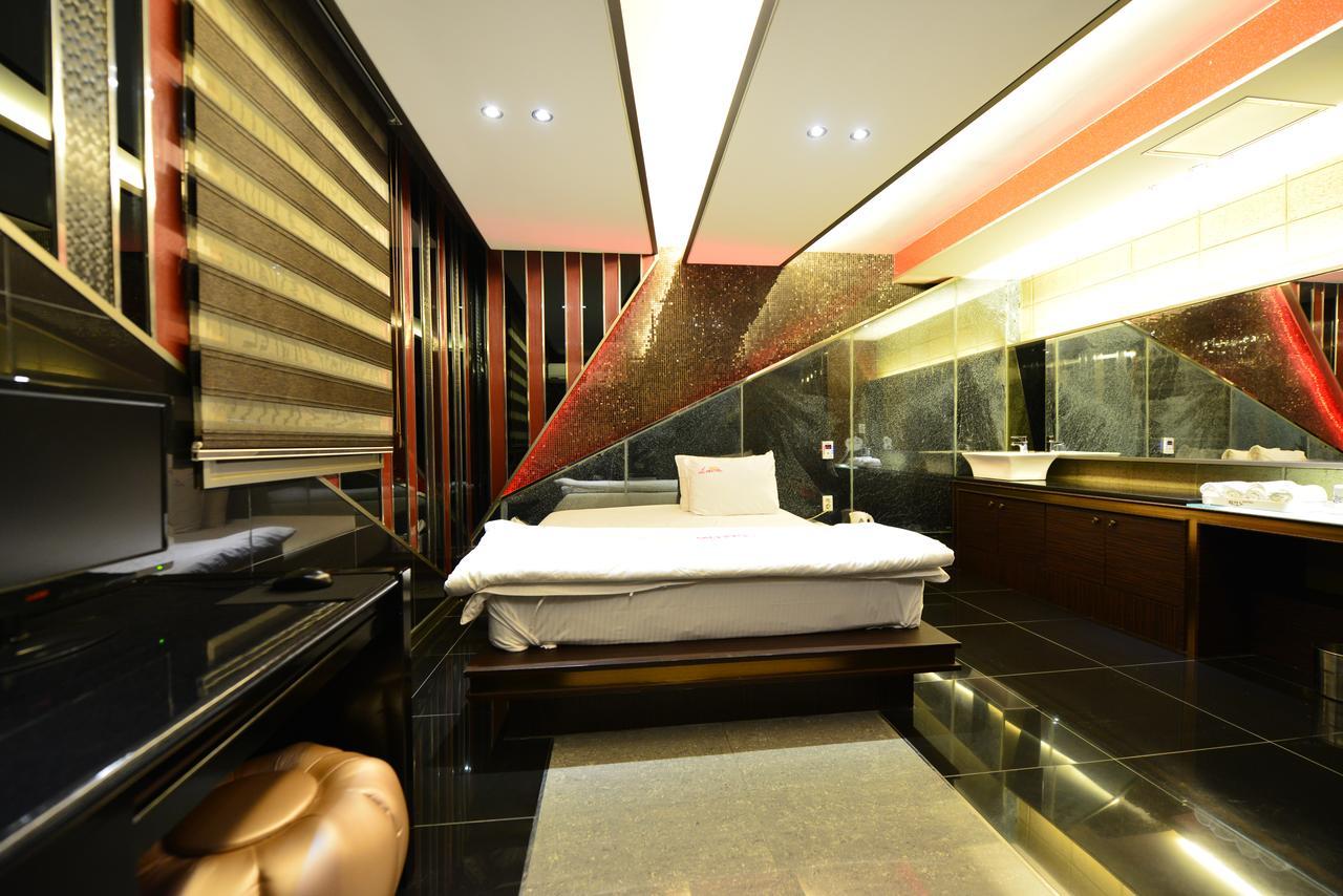 Daegu Piano Motel Екстер'єр фото